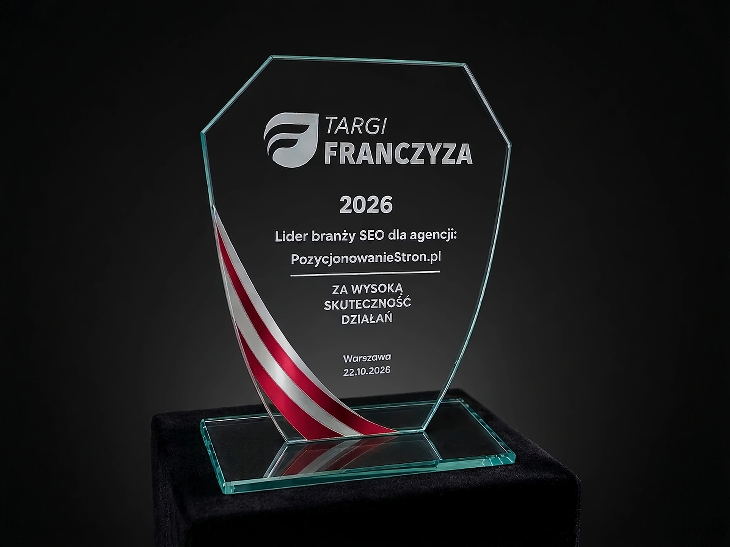 Szklana statuetka Lider branży SEO dla agencji dla PozycjonowanieStron.pl, przyznana podczas Targów Franczyza w Warszawie